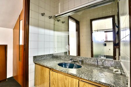 Casa à venda com 350m², 4 quartos e 4 vagas Casa à venda com 350m², 4 quartos e 4 vagasBanheiro do Quarto 1