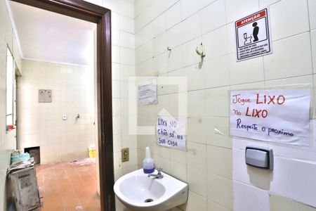 Casa à venda com 350m², 4 quartos e 4 vagas Casa à venda com 350m², 4 quartos e 4 vagasBanheiro de serviço