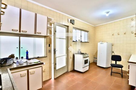 Casa à venda com 350m², 4 quartos e 4 vagas Casa à venda com 350m², 4 quartos e 4 vagasCozinha