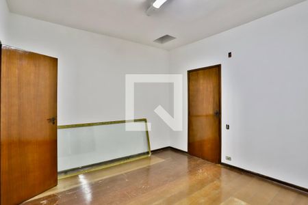 Casa à venda com 350m², 4 quartos e 4 vagas Casa à venda com 350m², 4 quartos e 4 vagasQuarto 1