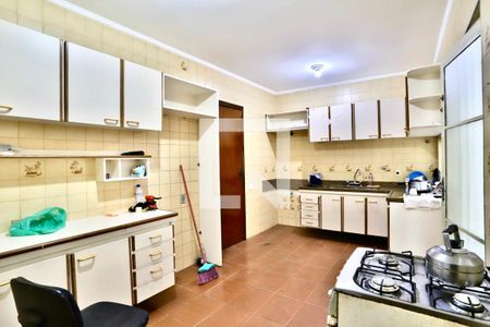Casa à venda com 350m², 4 quartos e 4 vagas Casa à venda com 350m², 4 quartos e 4 vagasCozinha