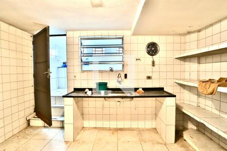 Casa à venda com 350m², 4 quartos e 4 vagas Casa à venda com 350m², 4 quartos e 4 vagasÁrea comum