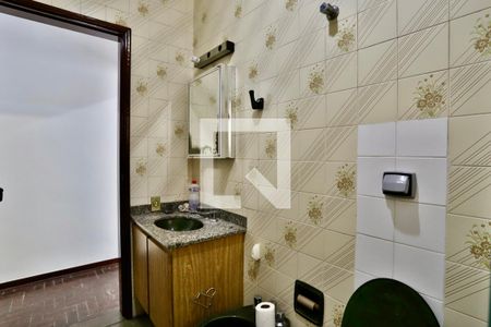 Casa à venda com 350m², 4 quartos e 4 vagas Casa à venda com 350m², 4 quartos e 4 vagasBanheiro