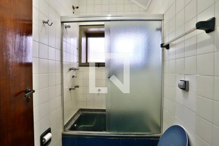Casa à venda com 350m², 4 quartos e 4 vagas Casa à venda com 350m², 4 quartos e 4 vagasBanheiro do Quarto 1