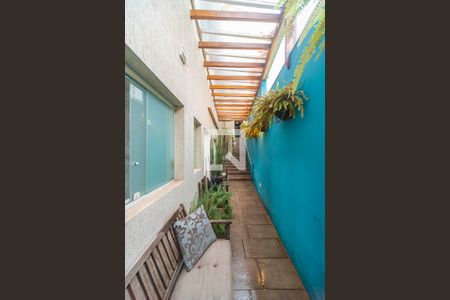 Casa à venda com 181m², 2 quartos e 2 vagas Casa à venda com 181m², 2 quartos e 2 vagasCorredor Lateral