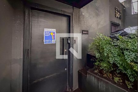 Casa à venda com 181m², 2 quartos e 2 vagas Casa à venda com 181m², 2 quartos e 2 vagasFachada