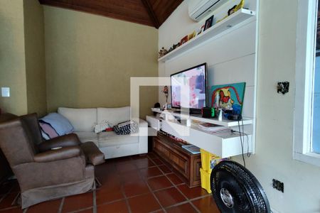 Casa de condomínio à venda com 360m², 3 quartos e 2 vagasSala