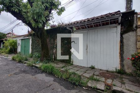 Casa de condomínio à venda com 360m², 3 quartos e 2 vagasFachada