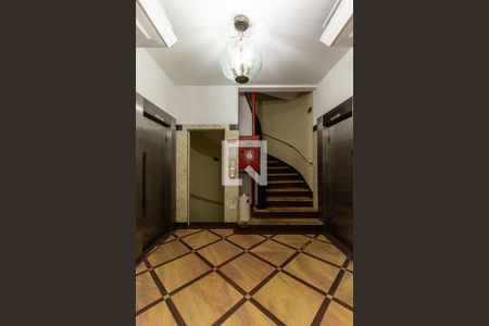 Apartamento à venda com 100m², 2 quartos e sem vagaElevadores