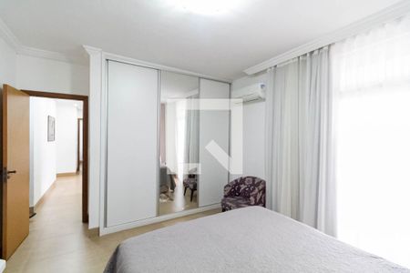 Apartamento à venda com 210m², 4 quartos e 2 vagasSuíte 