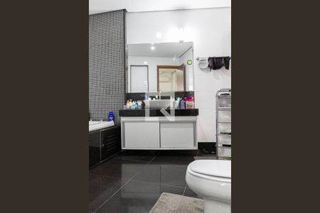 Apartamento à venda com 210m², 4 quartos e 2 vagasBanheiro da suíte 