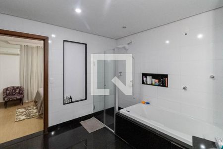 Apartamento à venda com 210m², 4 quartos e 2 vagasBanheiro da suíte 