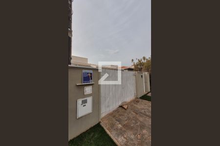 Casa de condomínio à venda com 180m², 3 quartos e 3 vagas Casa de condomínio à venda com 180m², 3 quartos e 3 vagasFachada