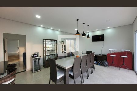 Casa de condomínio à venda com 180m², 3 quartos e 3 vagas Casa de condomínio à venda com 180m², 3 quartos e 3 vagasÁrea Gourmet