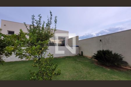 Casa de condomínio à venda com 180m², 3 quartos e 3 vagas Casa de condomínio à venda com 180m², 3 quartos e 3 vagasÁrea externa