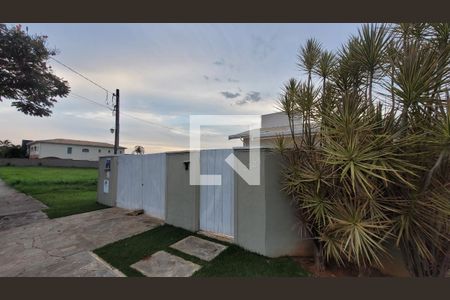 Casa de condomínio à venda com 180m², 3 quartos e 3 vagas Casa de condomínio à venda com 180m², 3 quartos e 3 vagasFachada