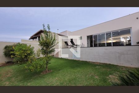 Casa de condomínio à venda com 180m², 3 quartos e 3 vagas Casa de condomínio à venda com 180m², 3 quartos e 3 vagasÁrea externa