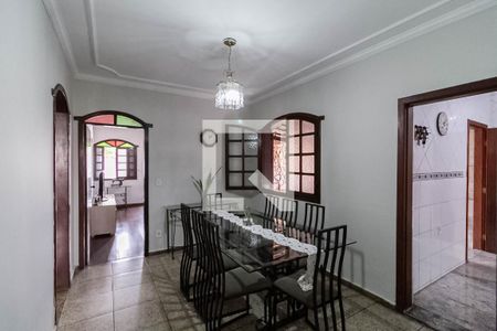 Casa à venda com 360m², 4 quartos e 3 vagas Casa à venda com 360m², 4 quartos e 3 vagasSala de jantar