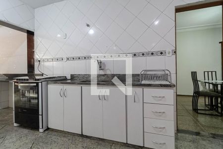Casa à venda com 360m², 4 quartos e 3 vagas Casa à venda com 360m², 4 quartos e 3 vagasCozinha