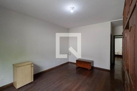 Casa à venda com 360m², 4 quartos e 3 vagas Casa à venda com 360m², 4 quartos e 3 vagasSuíte