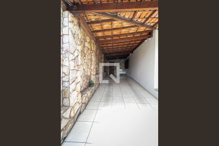 Casa à venda com 360m², 4 quartos e 3 vagas Casa à venda com 360m², 4 quartos e 3 vagasGaragem