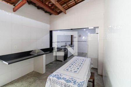 Casa à venda com 360m², 4 quartos e 3 vagas Casa à venda com 360m², 4 quartos e 3 vagasCozinha