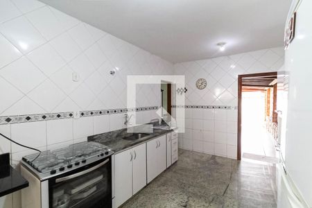 Casa à venda com 360m², 4 quartos e 3 vagas Casa à venda com 360m², 4 quartos e 3 vagasCozinha