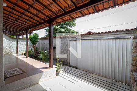 Casa à venda com 360m², 4 quartos e 3 vagas Casa à venda com 360m², 4 quartos e 3 vagasFachada