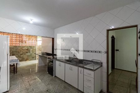 Casa à venda com 360m², 4 quartos e 3 vagas Casa à venda com 360m², 4 quartos e 3 vagasCozinha