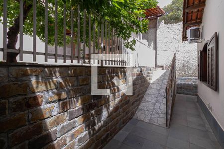 Casa à venda com 360m², 4 quartos e 3 vagas Casa à venda com 360m², 4 quartos e 3 vagasQuintal