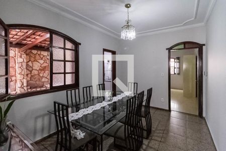 Casa à venda com 360m², 4 quartos e 3 vagas Casa à venda com 360m², 4 quartos e 3 vagasSala de jantar