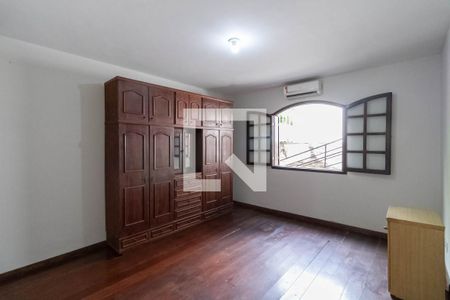 Casa à venda com 360m², 4 quartos e 3 vagas Casa à venda com 360m², 4 quartos e 3 vagasSuíte