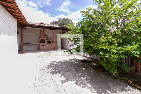 Casa à venda com 360m², 4 quartos e 3 vagas Casa à venda com 360m², 4 quartos e 3 vagasQuintal