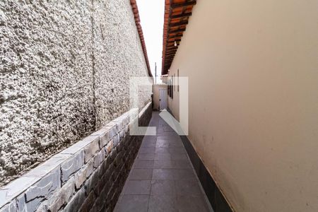 Casa à venda com 360m², 4 quartos e 3 vagas Casa à venda com 360m², 4 quartos e 3 vagasCorredor