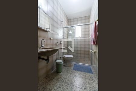 Casa à venda com 360m², 4 quartos e 3 vagas Casa à venda com 360m², 4 quartos e 3 vagasBanheiro social