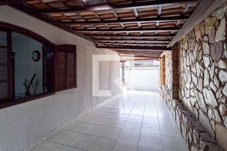 Casa à venda com 360m², 4 quartos e 3 vagas Casa à venda com 360m², 4 quartos e 3 vagasGaragem