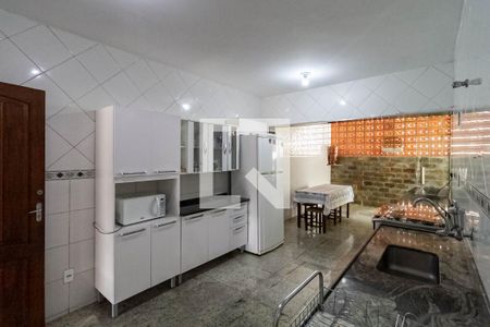 Casa à venda com 360m², 4 quartos e 3 vagas Casa à venda com 360m², 4 quartos e 3 vagasCozinha