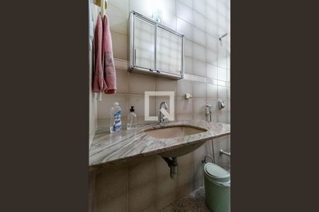 Casa à venda com 360m², 4 quartos e 3 vagas Casa à venda com 360m², 4 quartos e 3 vagasBanheiro social