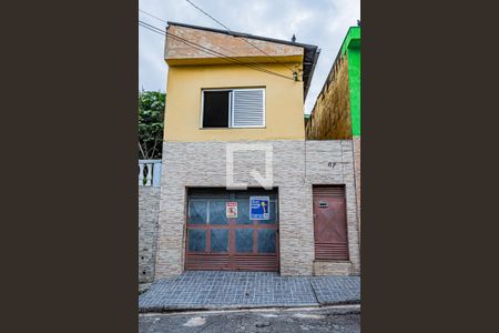 Casa à venda com 126m², 3 quartos e 1 vaga Casa à venda com 126m², 3 quartos e 1 vagaFachada