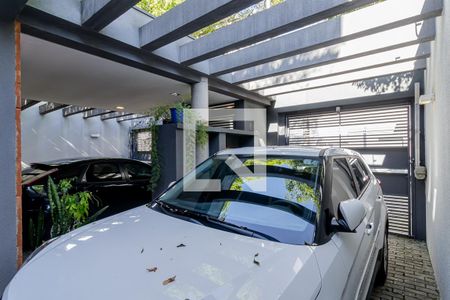Casa à venda com 380m², 6 quartos e 4 vagas Casa à venda com 380m², 6 quartos e 4 vagasGaragem