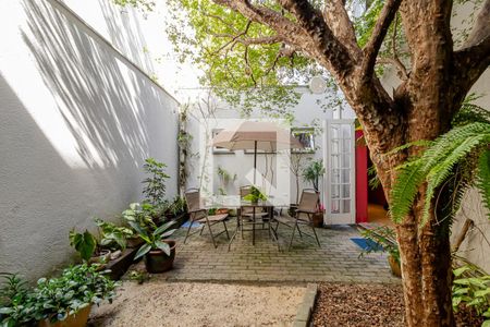 Casa à venda com 380m², 6 quartos e 4 vagas Casa à venda com 380m², 6 quartos e 4 vagasJardim 2