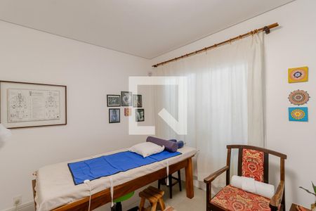 Casa à venda com 380m², 6 quartos e 4 vagas Casa à venda com 380m², 6 quartos e 4 vagasEscritório Individual