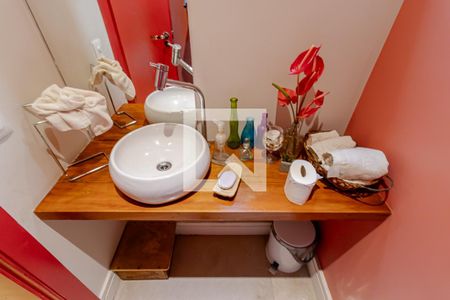 Casa à venda com 380m², 6 quartos e 4 vagas Casa à venda com 380m², 6 quartos e 4 vagasLavabo