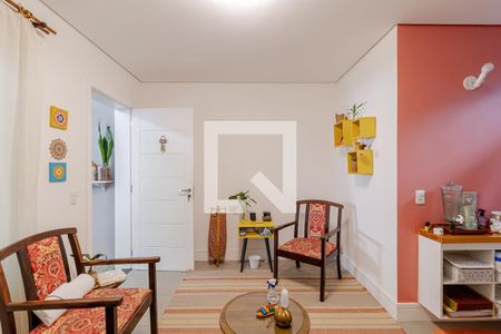 Casa à venda com 380m², 6 quartos e 4 vagas Casa à venda com 380m², 6 quartos e 4 vagasEscritório Individual