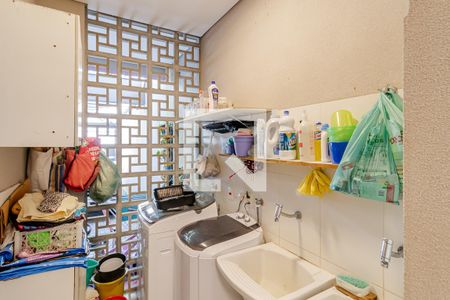 Casa à venda com 380m², 6 quartos e 4 vagas Casa à venda com 380m², 6 quartos e 4 vagasÁrea de Serviço