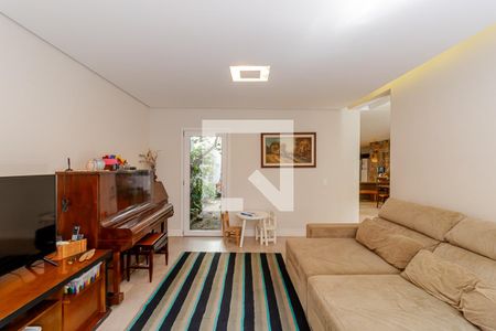 Casa à venda com 380m², 6 quartos e 4 vagas Casa à venda com 380m², 6 quartos e 4 vagasSala de TV