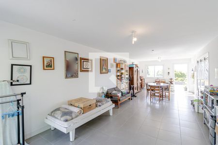 Casa à venda com 380m², 6 quartos e 4 vagas Casa à venda com 380m², 6 quartos e 4 vagasSalão