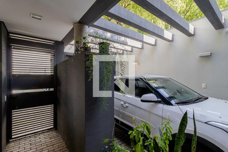 Casa à venda com 380m², 6 quartos e 4 vagas Casa à venda com 380m², 6 quartos e 4 vagasGaragem
