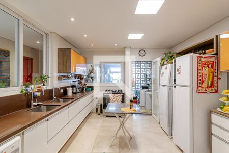 Casa à venda com 380m², 6 quartos e 4 vagas Casa à venda com 380m², 6 quartos e 4 vagasCozinha