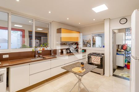 Casa à venda com 380m², 6 quartos e 4 vagas Casa à venda com 380m², 6 quartos e 4 vagasCozinha